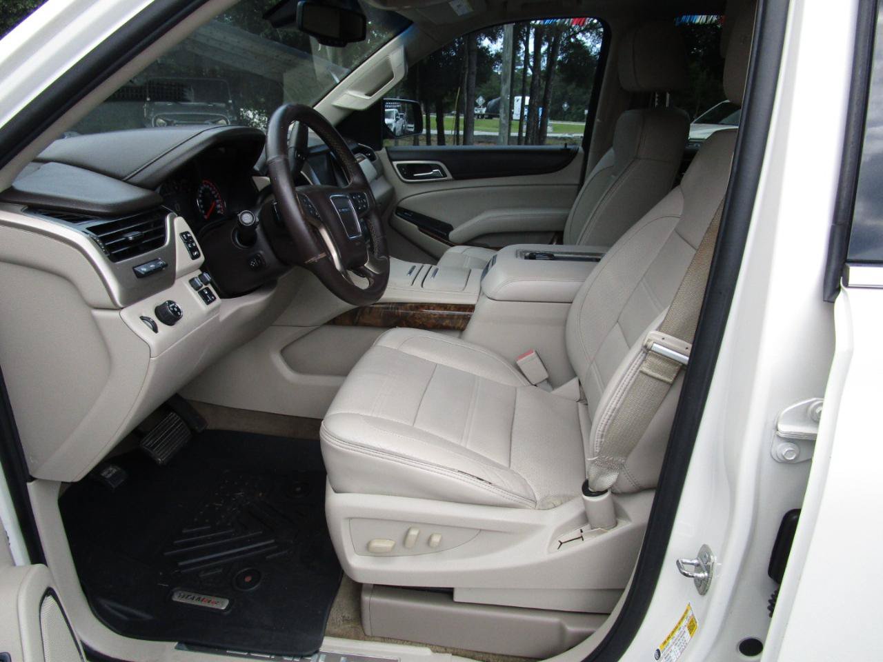 Used 2015 GMC Yukon Denali w/ Touring Package RWD image 20