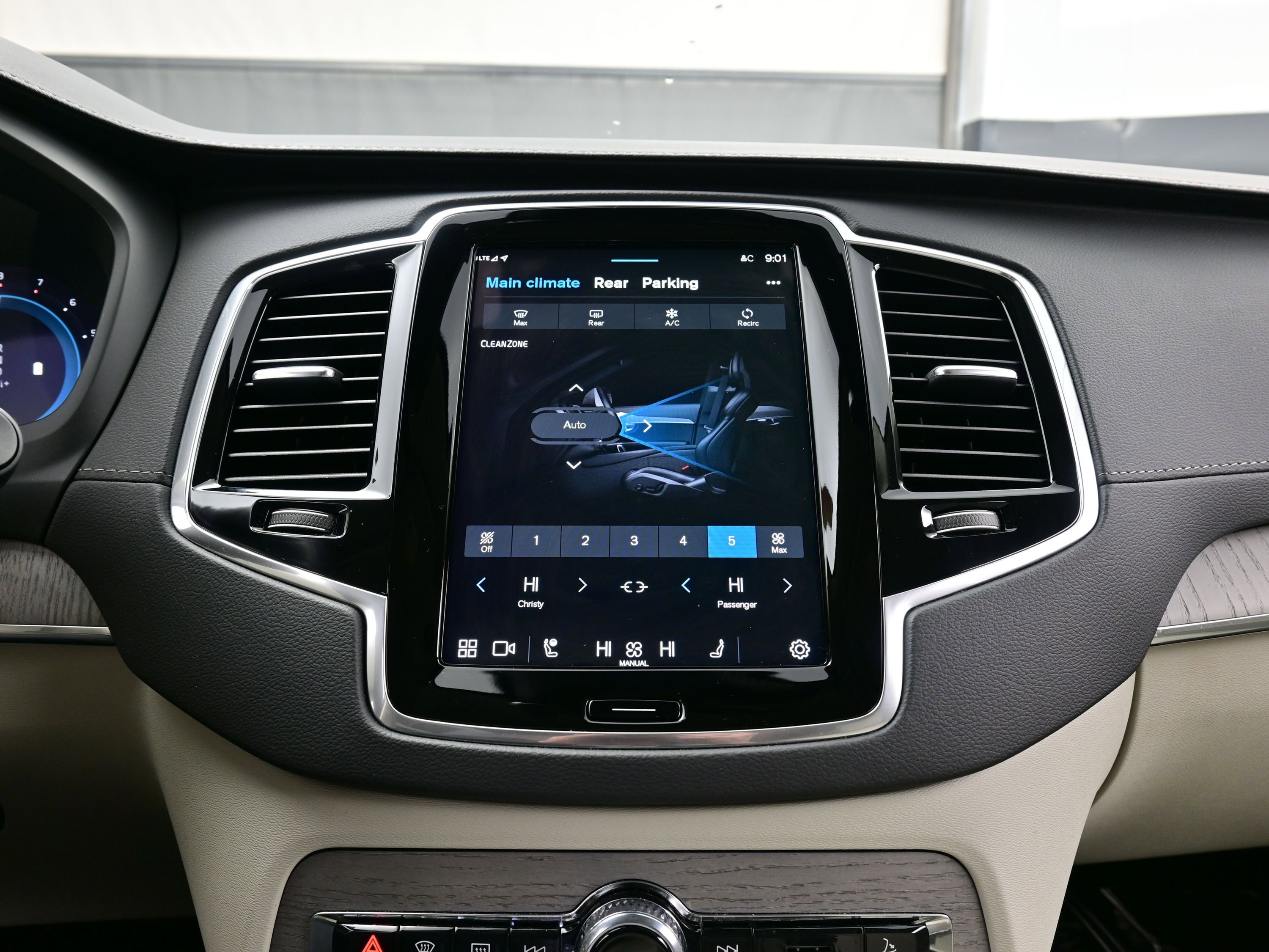 Used 2025 Volvo XC90 B6 Ultra w/ Protection Package image 22