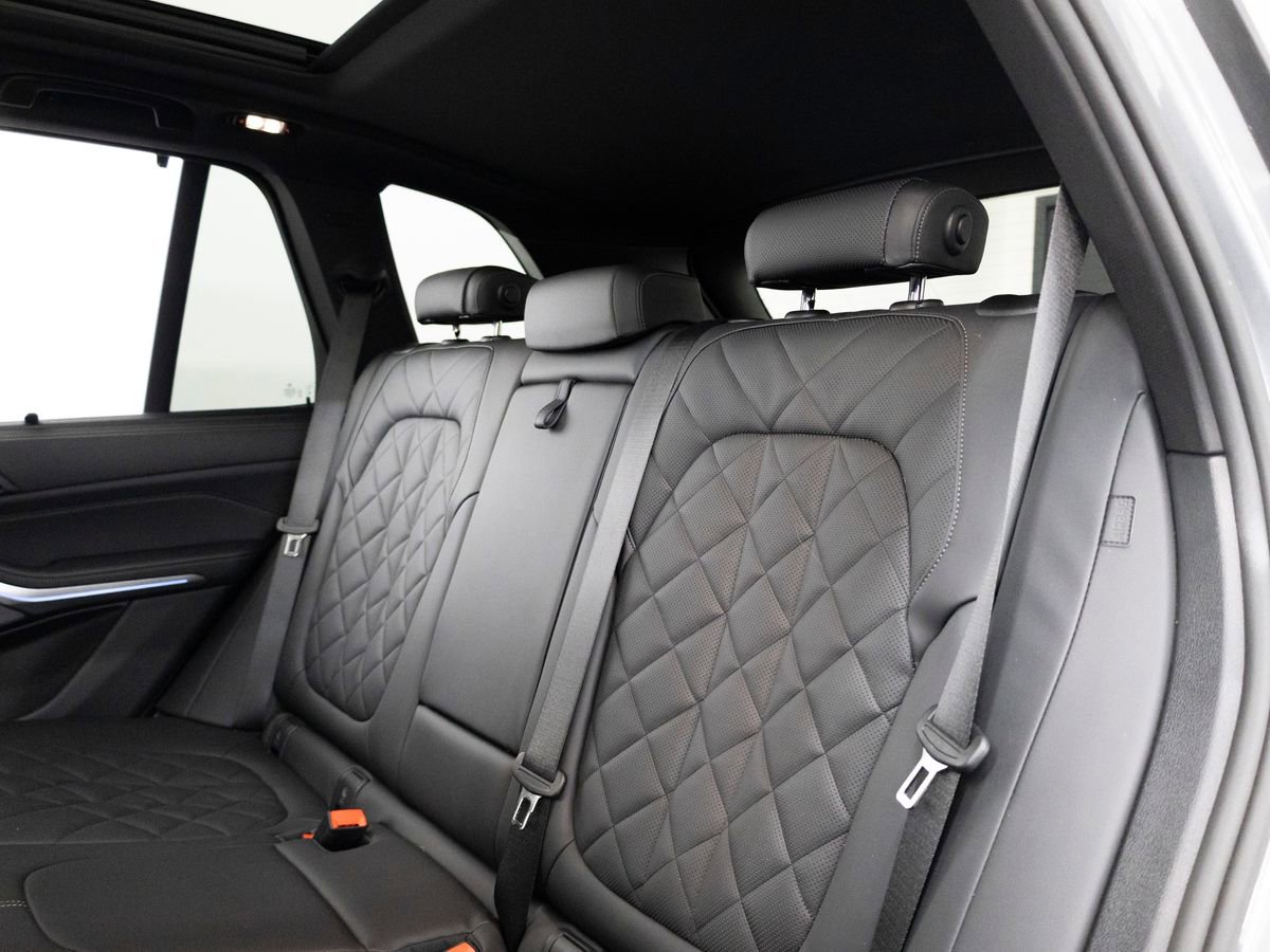 Used 2025 BMW X5 xDrive50e w/ M Sport Package image 25