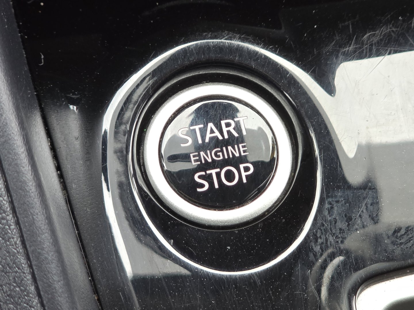 Used 2024 Nissan Versa SR image 10