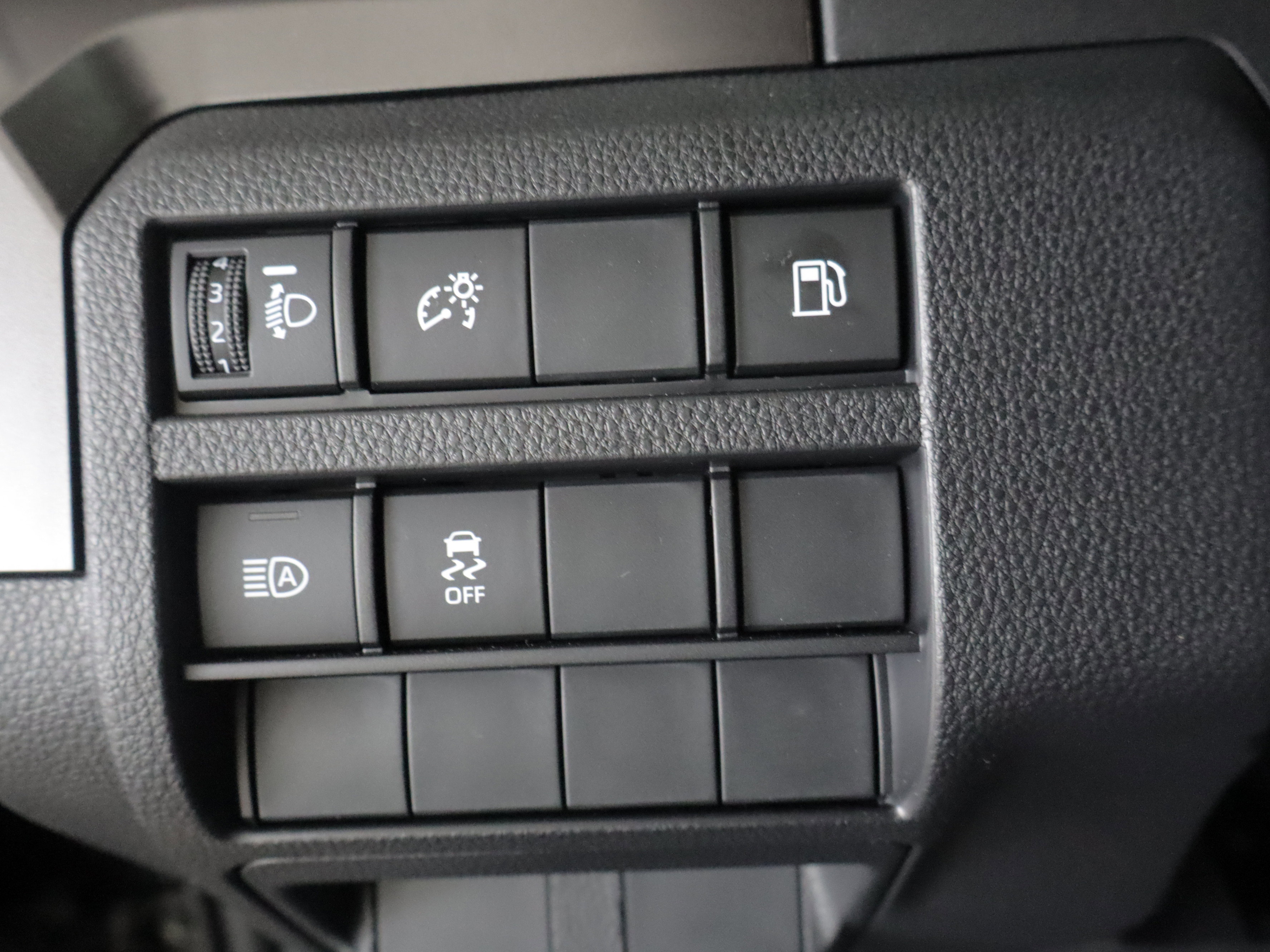 Used 2025 Toyota 4Runner SR5 AWD/4WD image 17
