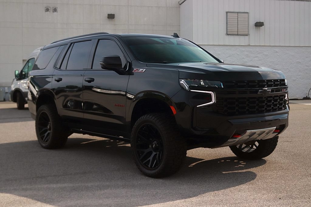 Used 2023 Chevrolet Tahoe Z71 w/ Luxury Package AWD/4WD image 3