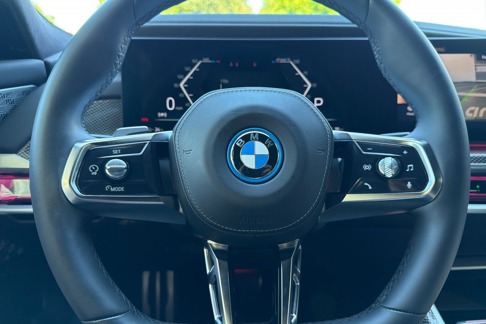 Used 2023 BMW i7 xDrive60 w/ Executive Package 2 AWD/4WD image 28
