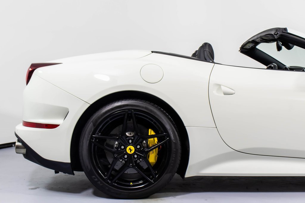 Certified 2017 Ferrari California T image 17