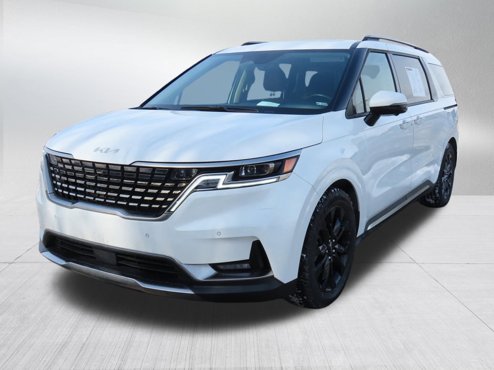 Used 2024 Kia Carnival SX Prestige image 3