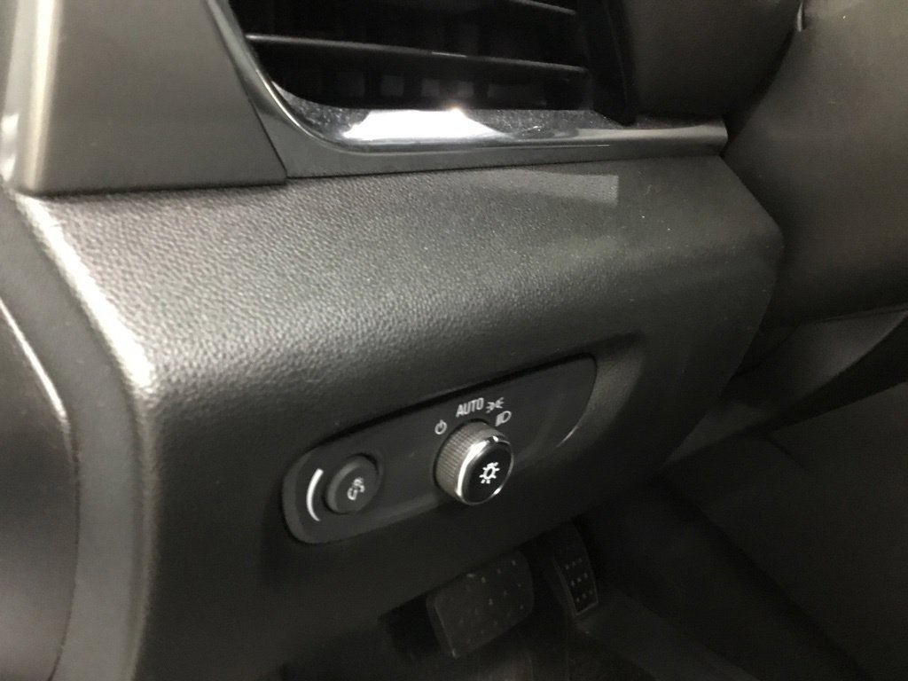 Used 2023 Chevrolet Traverse LT FWD image 8