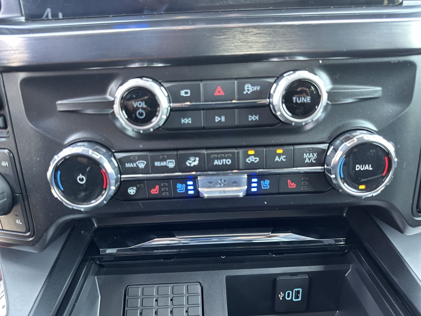 New 2026 Ford F250 Lariat w/ Black Appearance Package AWD/4WD image 29