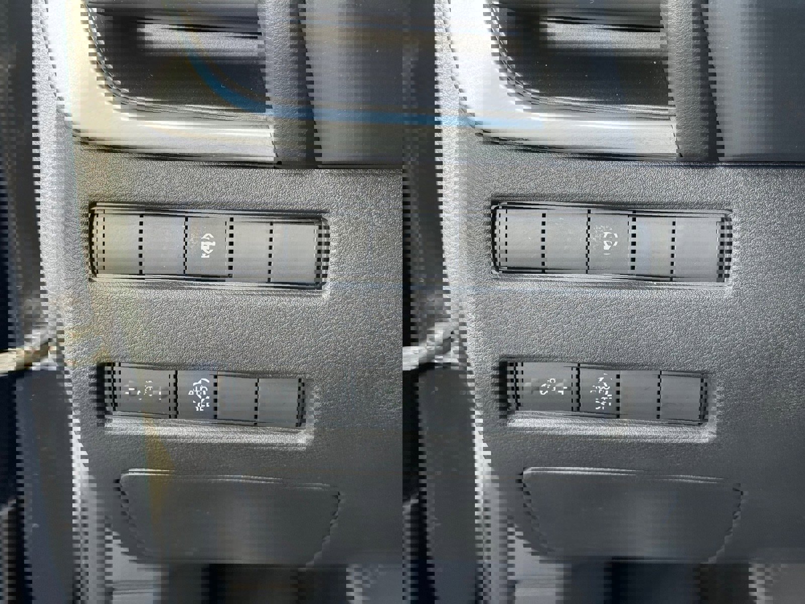 Used 2023 Nissan Rogue SV image 22