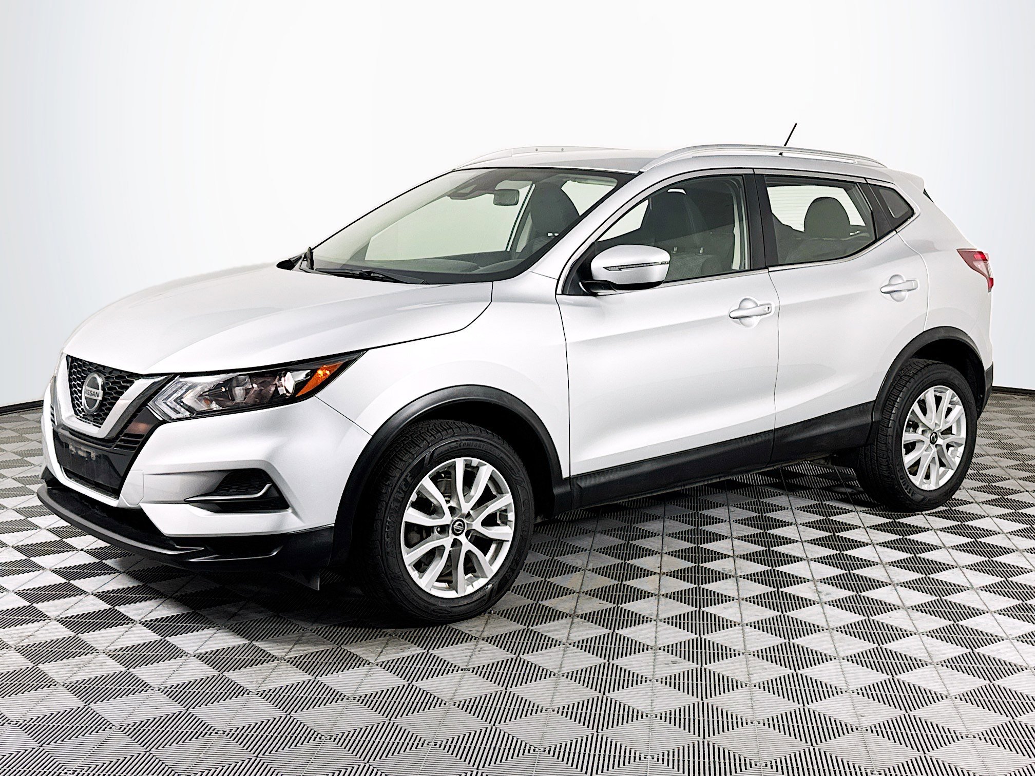 Used 2020 Nissan Rogue Sport SV image 4