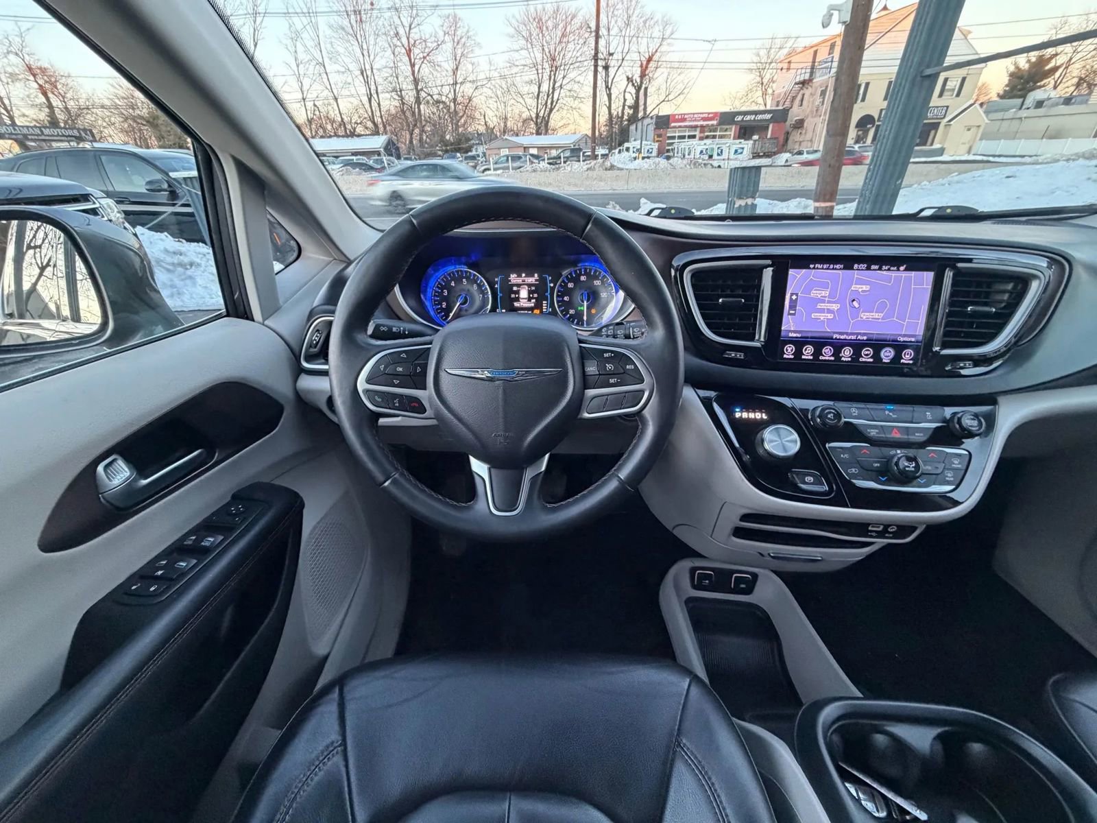 Used 2017 Chrysler Pacifica Touring-L image 29