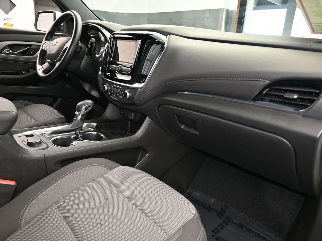 Used 2023 Chevrolet Traverse LT image 45
