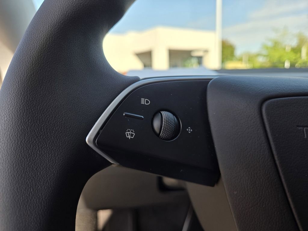 Used 2026 Tesla Model Y 2WD image 18