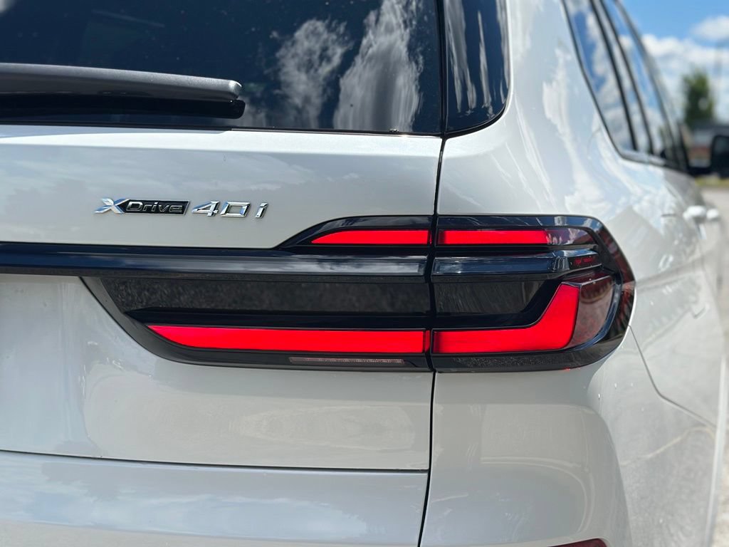 New 2026 BMW X7 xDrive40i w/ M Sport Package AWD/4WD image 12