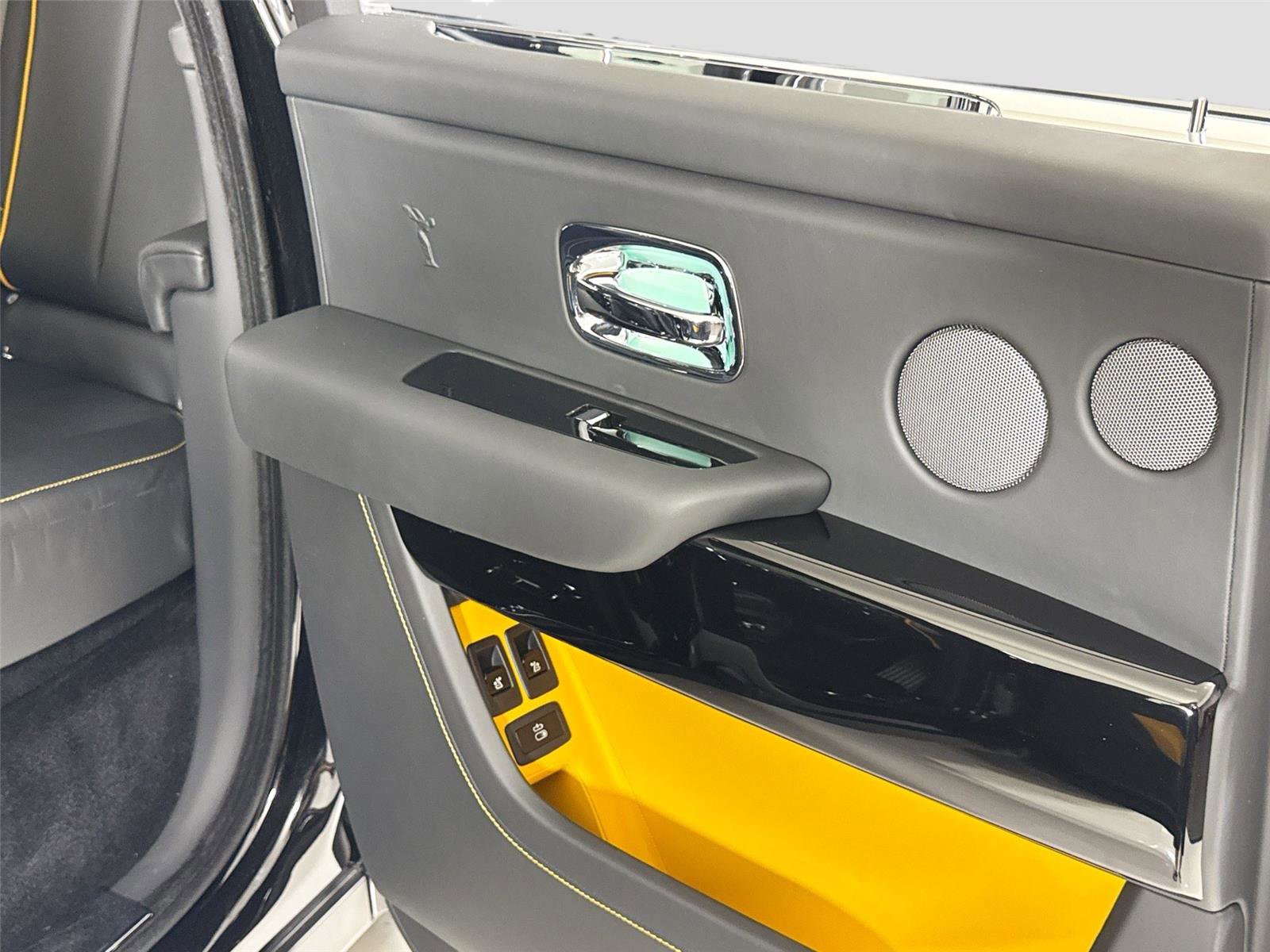 Used 2022 Rolls-Royce Cullinan w/ Interior Detailing Package image 25