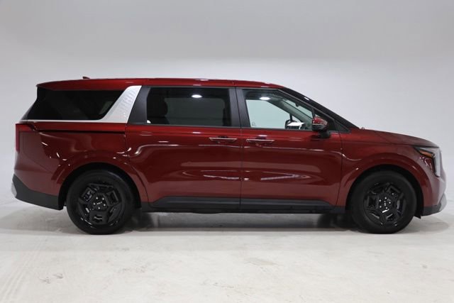 Used 2025 Kia Carnival FWD image 9