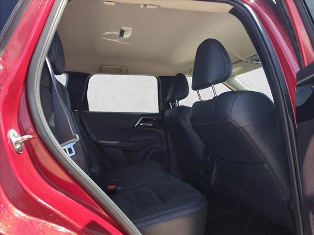 Used 2024 Mitsubishi Outlander SE image 16