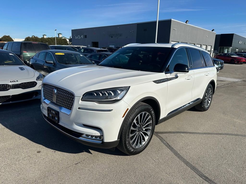 Used 2021 Lincoln Aviator Reserve w/ Elements Package Plus image 3