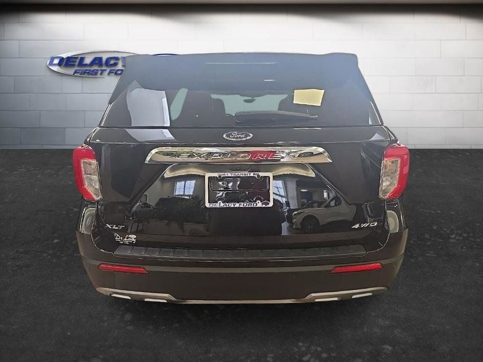 Used 2023 Ford Explorer XLT w/ Equipment Group 202A image 5