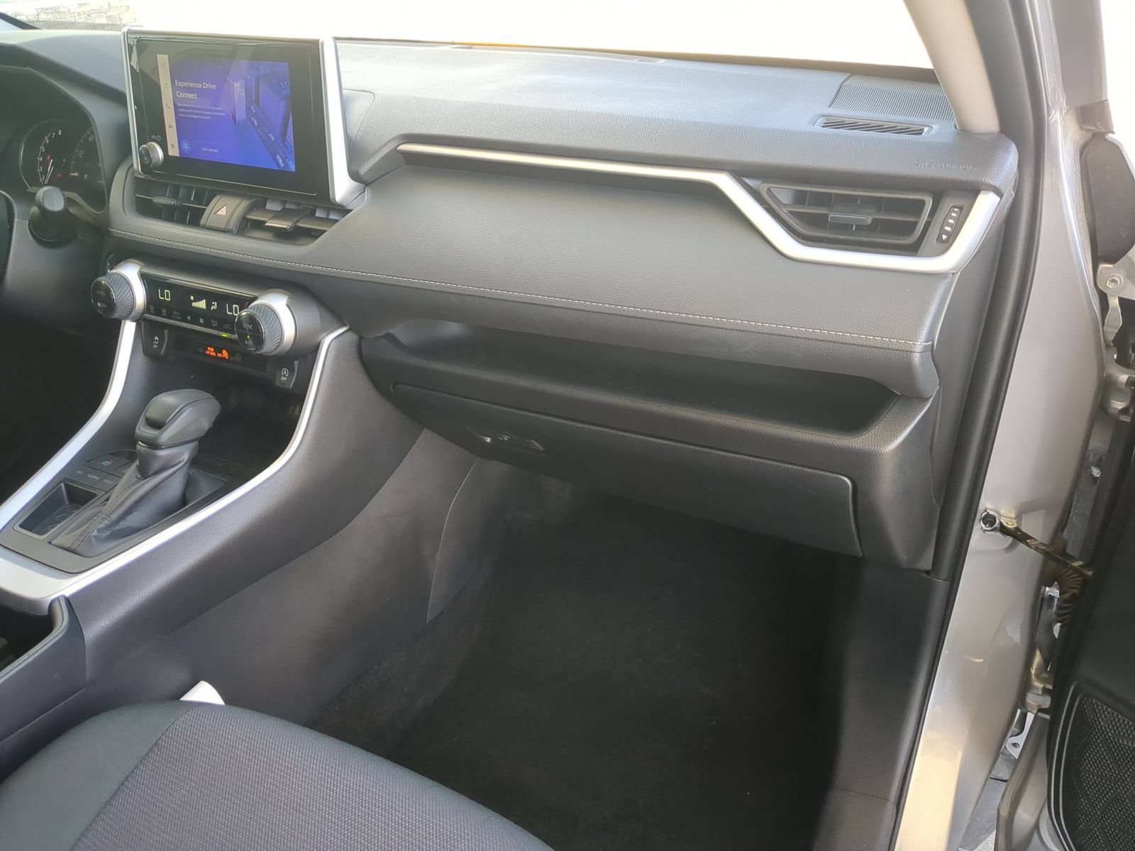Used 2025 Toyota RAV4 XLE FWD image 29