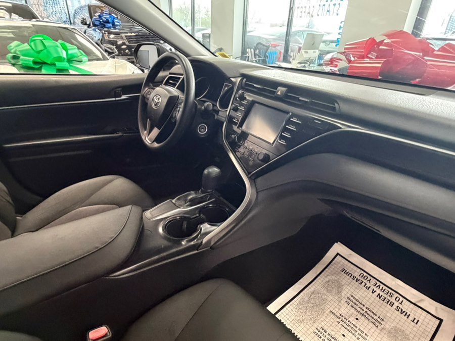 Used 2018 Toyota Camry LE FWD image 18