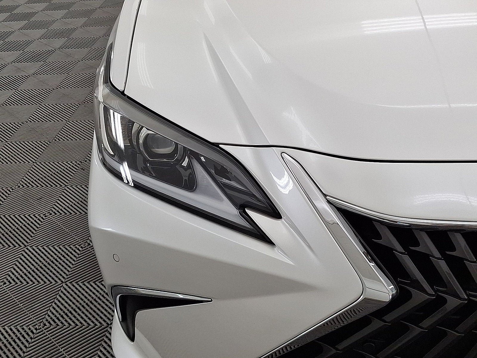 Used 2022 Lexus ES 300h w/ Luxury Package FWD image 20