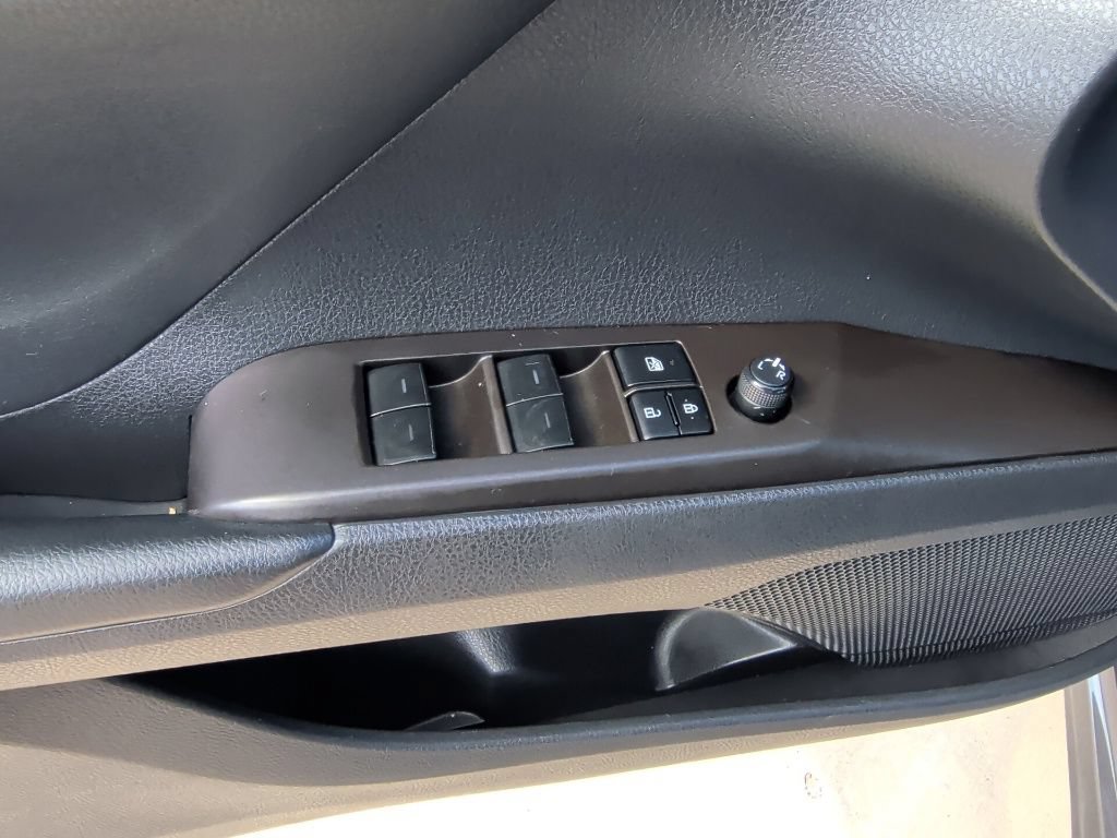 Used 2022 Toyota Camry SE FWD image 11
