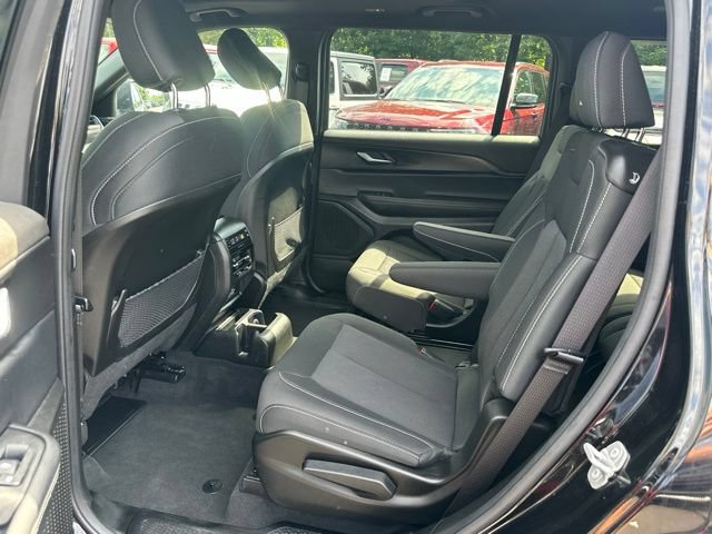 Used 2025 Jeep Grand Cherokee L Laredo AWD/4WD image 30