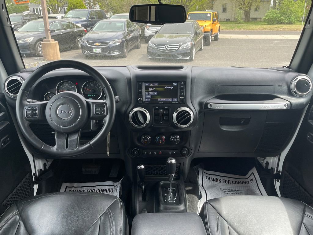 Used 2017 Jeep Wrangler Unlimited Sahara w/ Connectivity Group AWD/4WD image 19