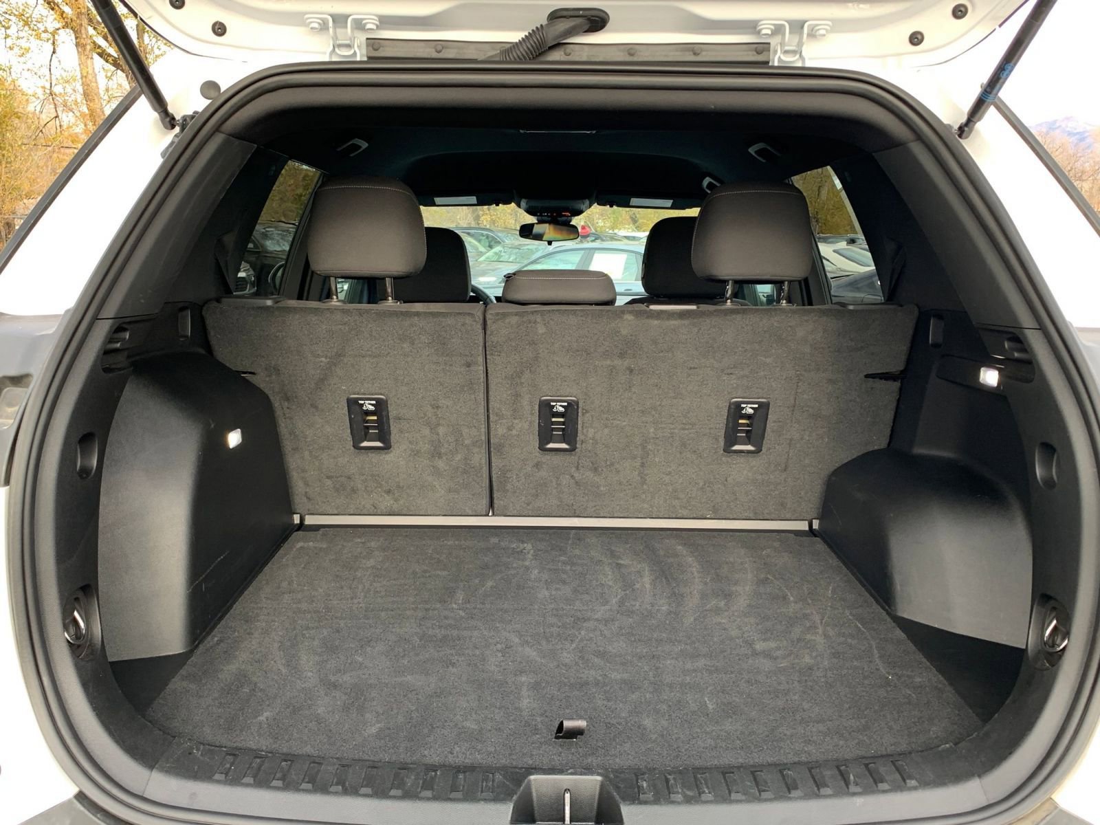 Used 2025 Chevrolet Equinox LT image 30