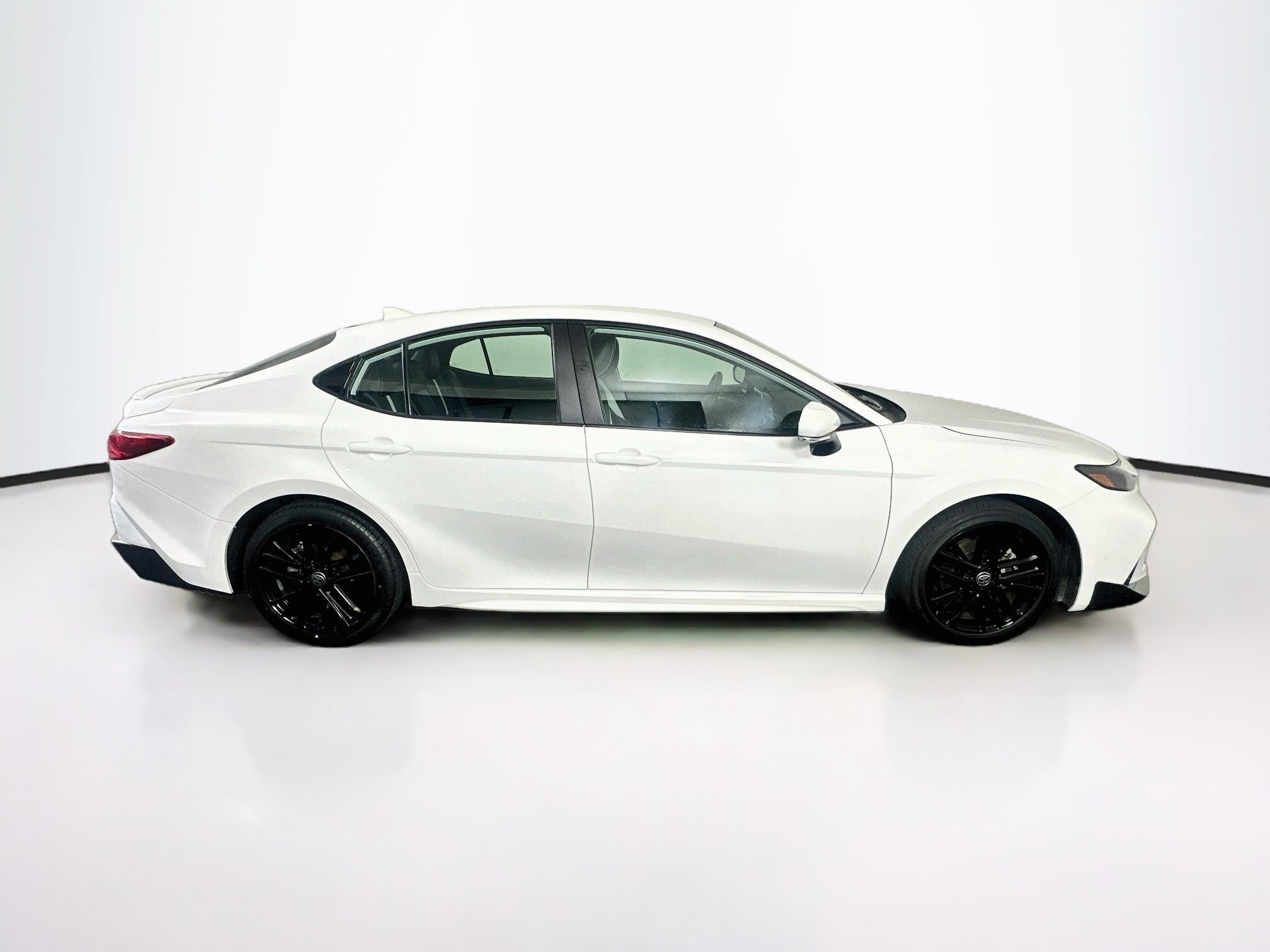 Used 2025 Toyota Camry SE FWD image 10