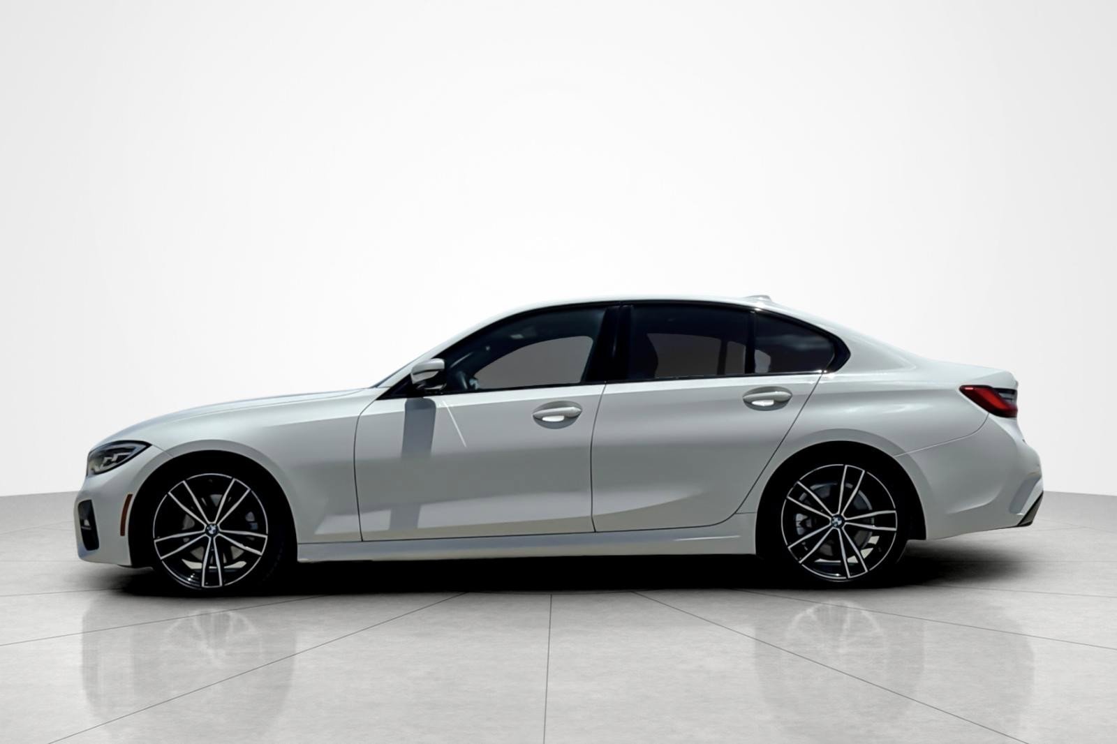 Used 2019 BMW 330i Sedan w/ M Sport Package RWD image 2