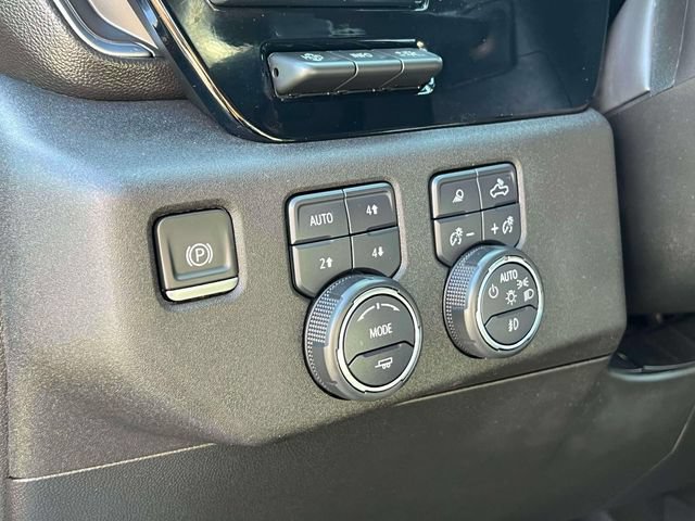 Used 2024 Chevrolet Silverado 1500 High Country w/ Technology Package AWD/4WD image 23
