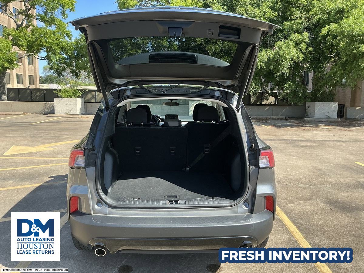 Used 2022 Ford Escape SE w/ SE Sport Appearance Package image 6