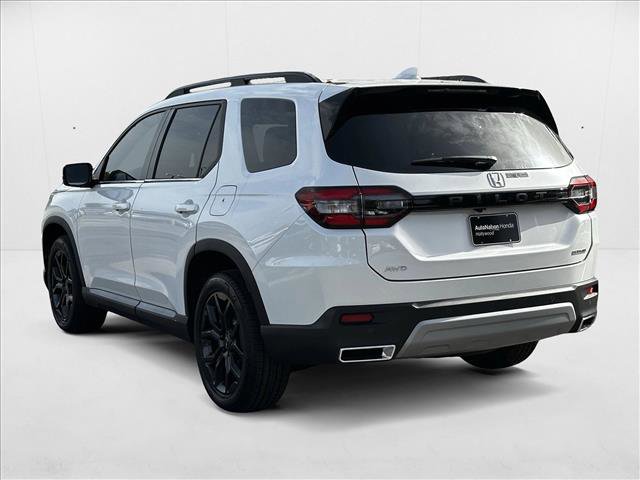 New 2025 Honda Pilot Touring image 9