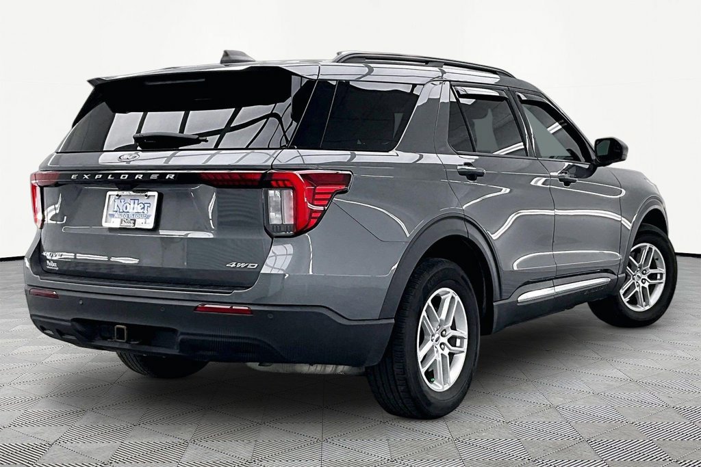 Certified 2025 Ford Explorer Active AWD/4WD image 2