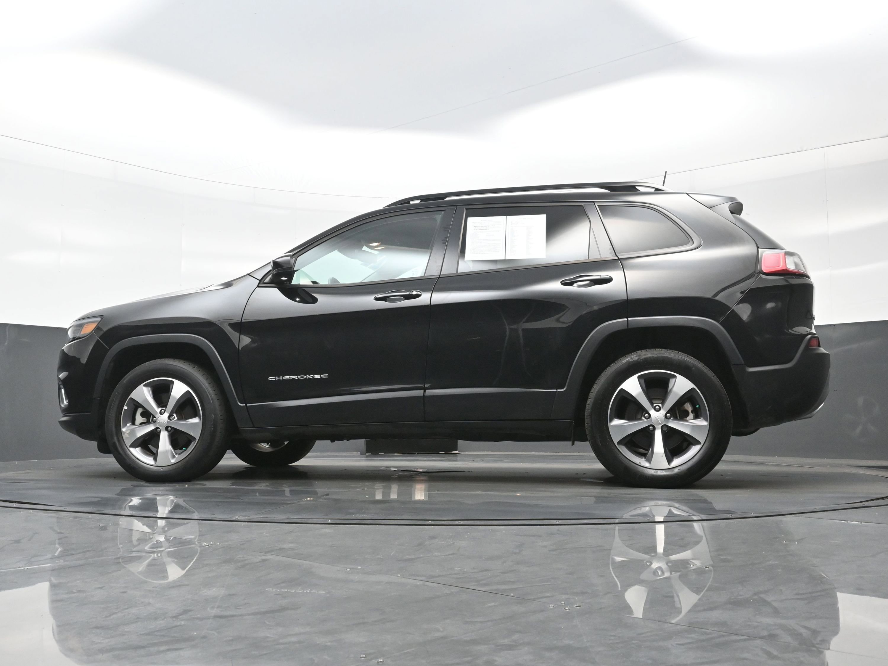Used 2022 Jeep Cherokee Limited image 29