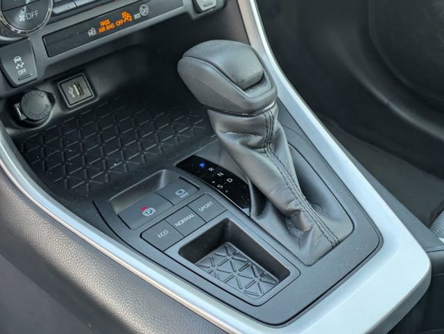 Used 2025 Toyota RAV4 XLE w/ Convenience Package FWD image 23