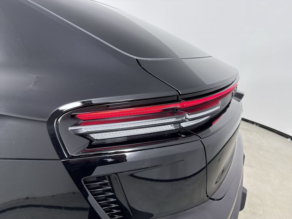 New 2026 Porsche Macan Turbo Electric AWD/4WD image 18