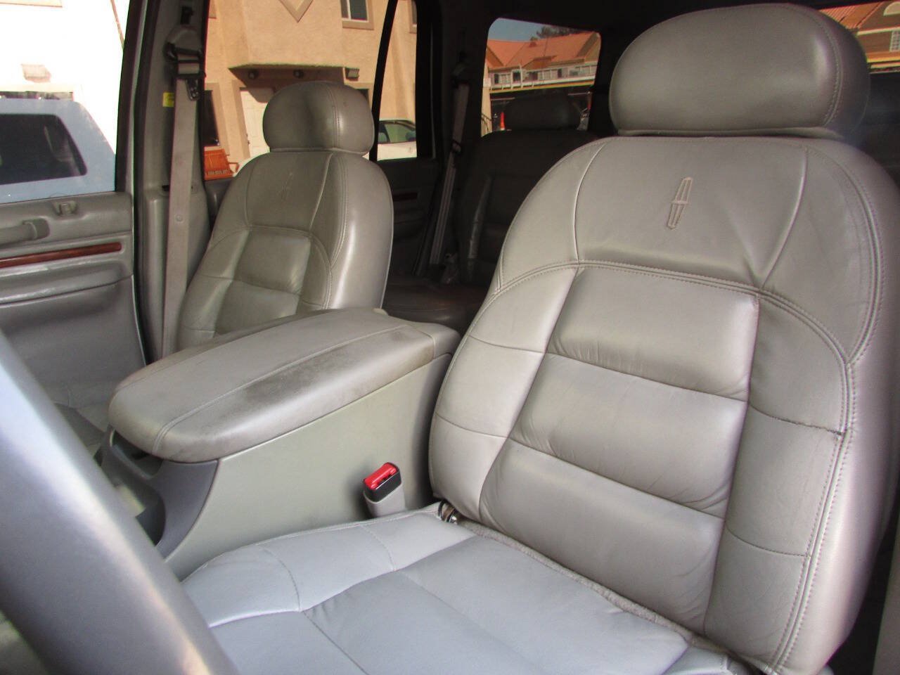 Used 2000 Lincoln Navigator 4WD image 13