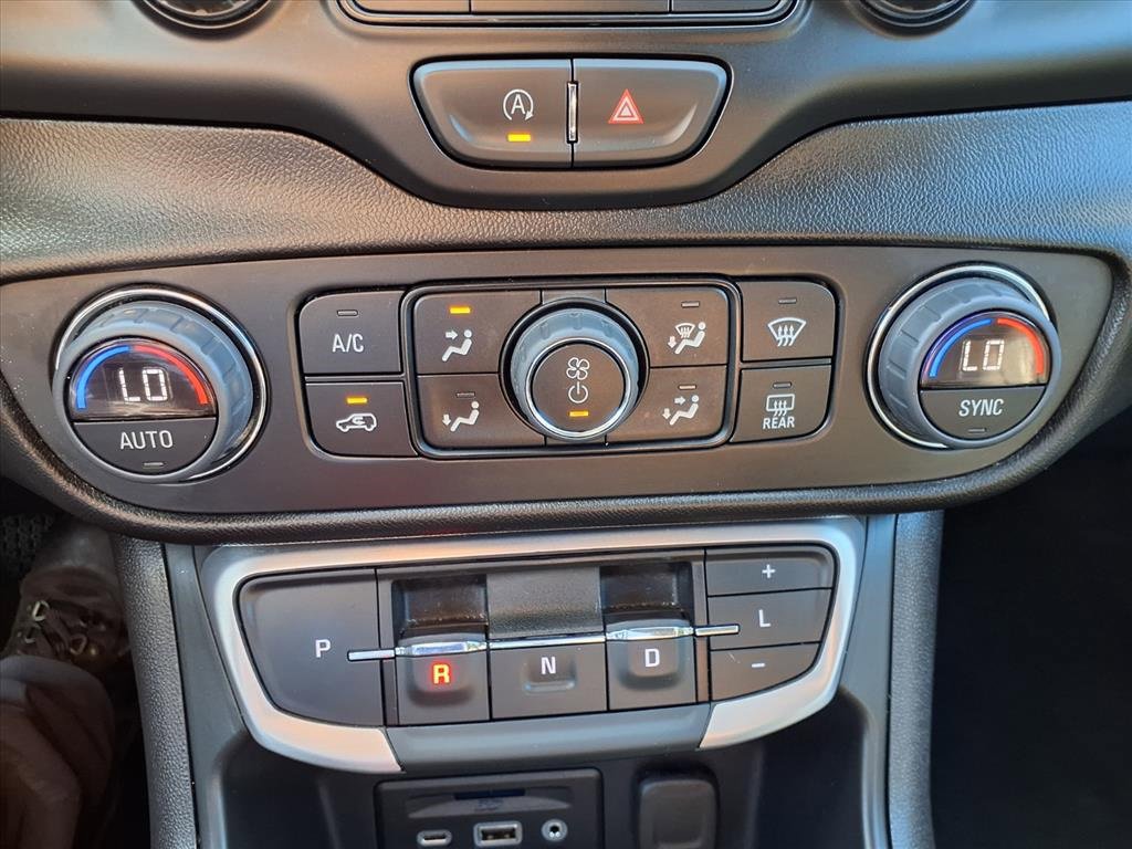 Used 2024 GMC Terrain SLT image 13