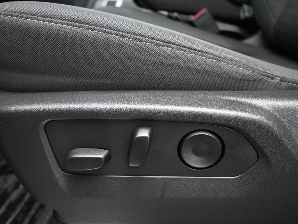 Used 2023 Chevrolet Silverado 1500 LT image 10