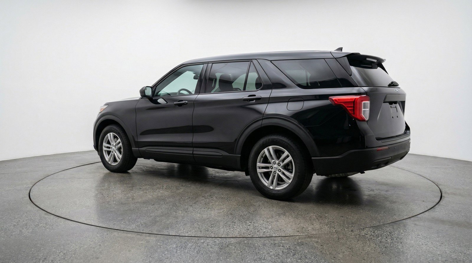 Used 2024 Ford Explorer XLT w/ Equipment Group 202A RWD image 6