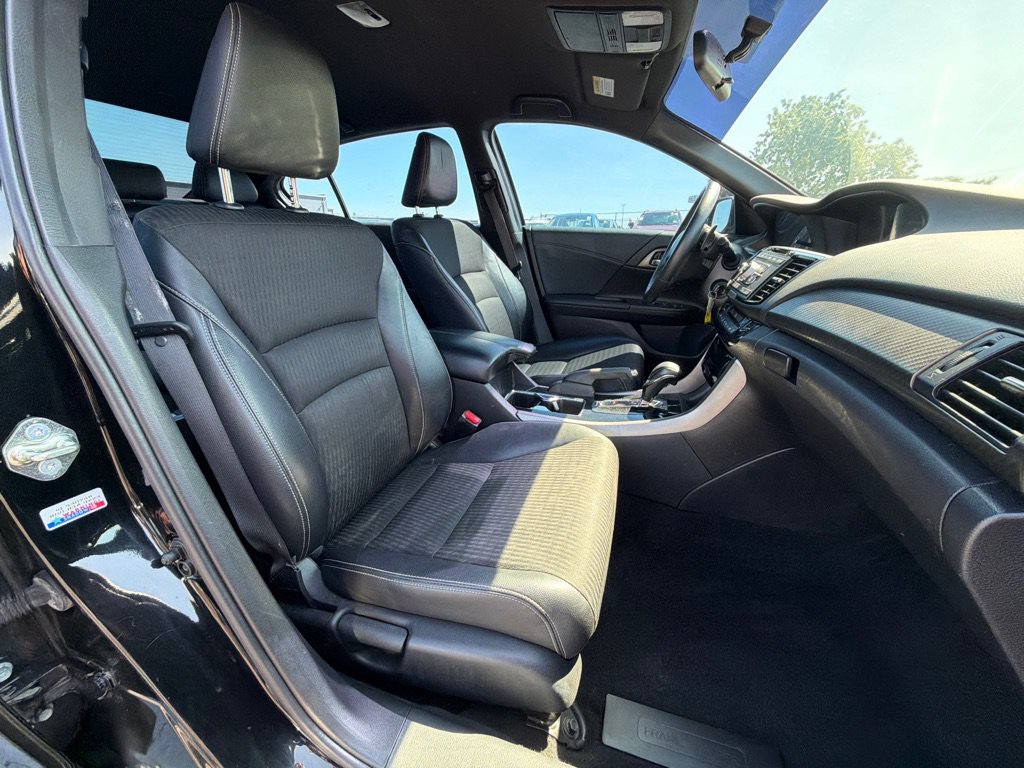 Used 2017 Honda Accord Sport image 13