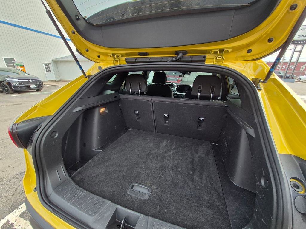 Used 2024 Chevrolet Trax RS w/ Sunroof Package image 23