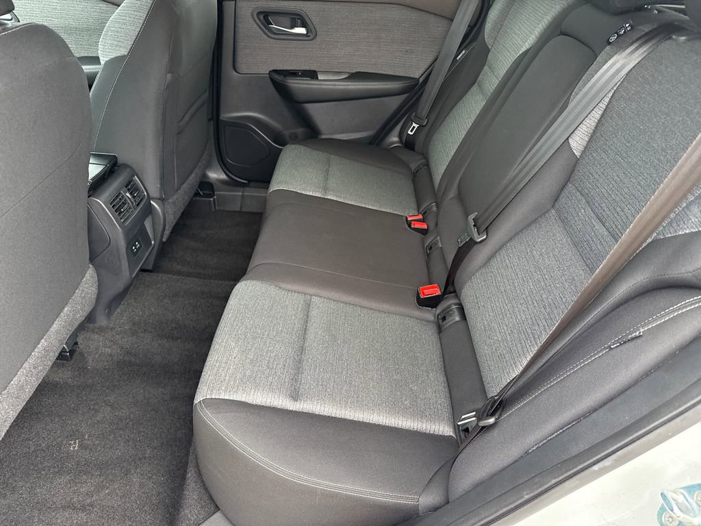 Used 2023 Nissan Rogue SV image 17