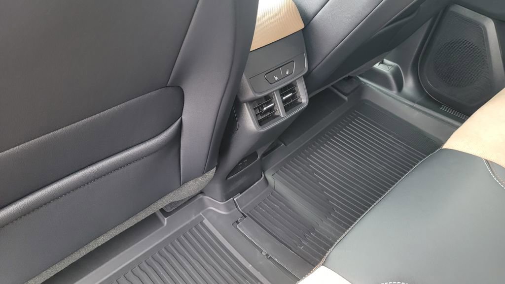 New 2026 Chevrolet Equinox ACTIV w/ Convenience Package III image 26