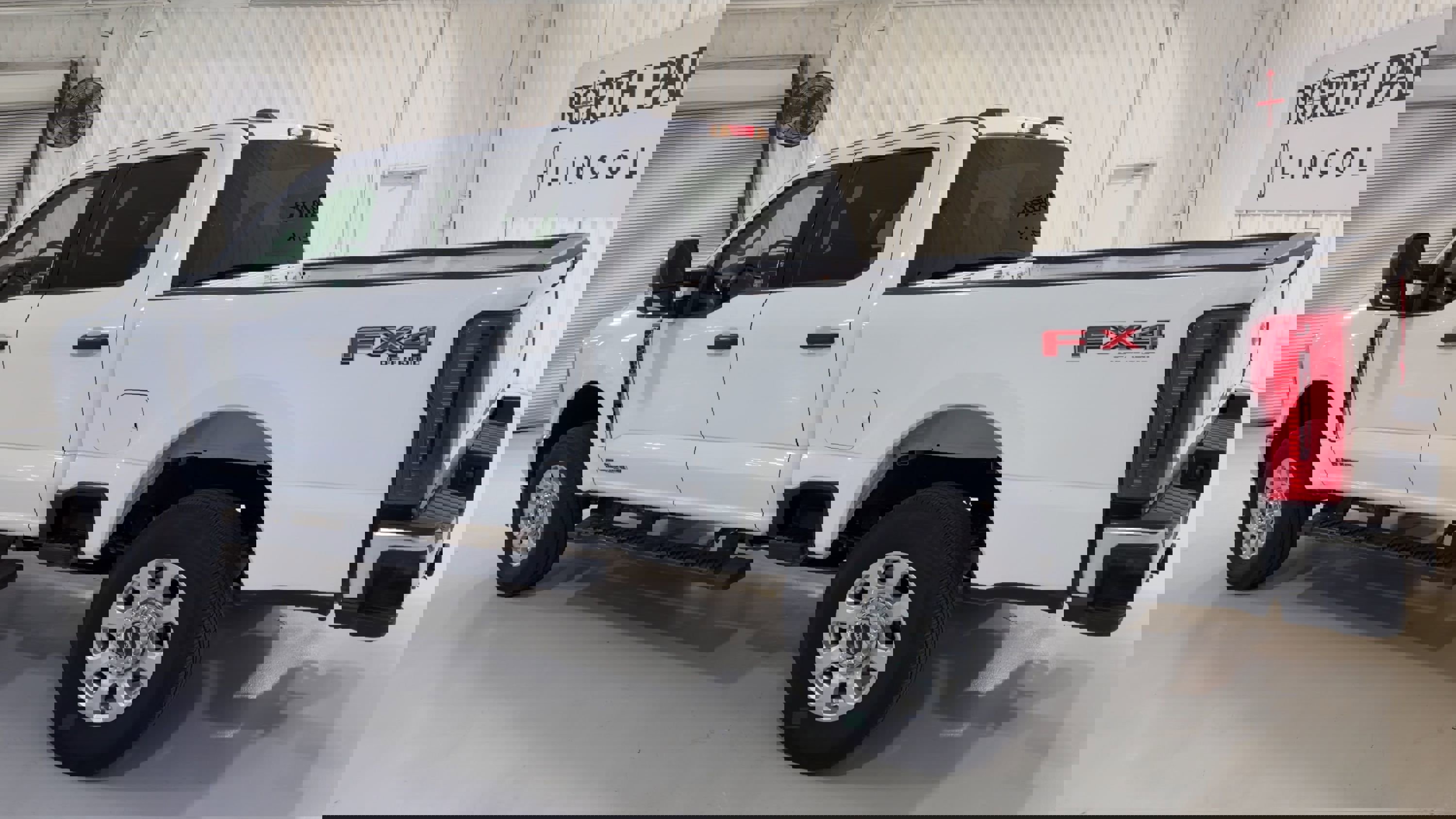 Used 2024 Ford F250 XLT w/ FX4 Off-Road Package image 7