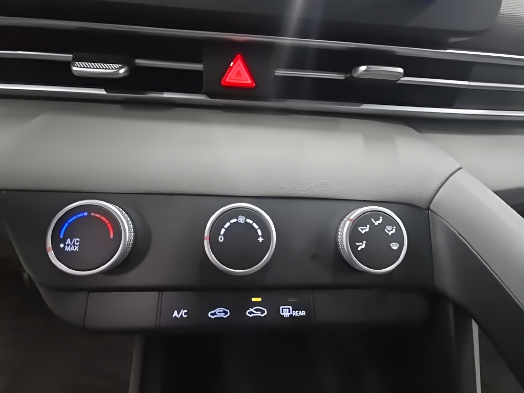Certified 2026 Hyundai Elantra SE FWD image 33