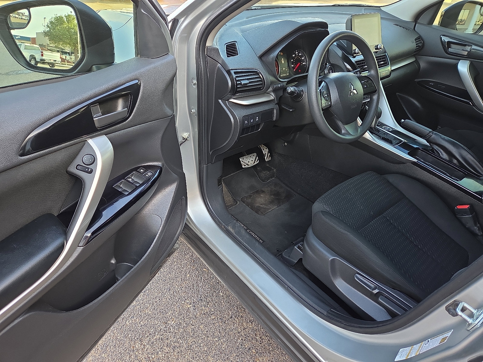 Used 2024 Mitsubishi Eclipse Cross LE AWD/4WD image 11