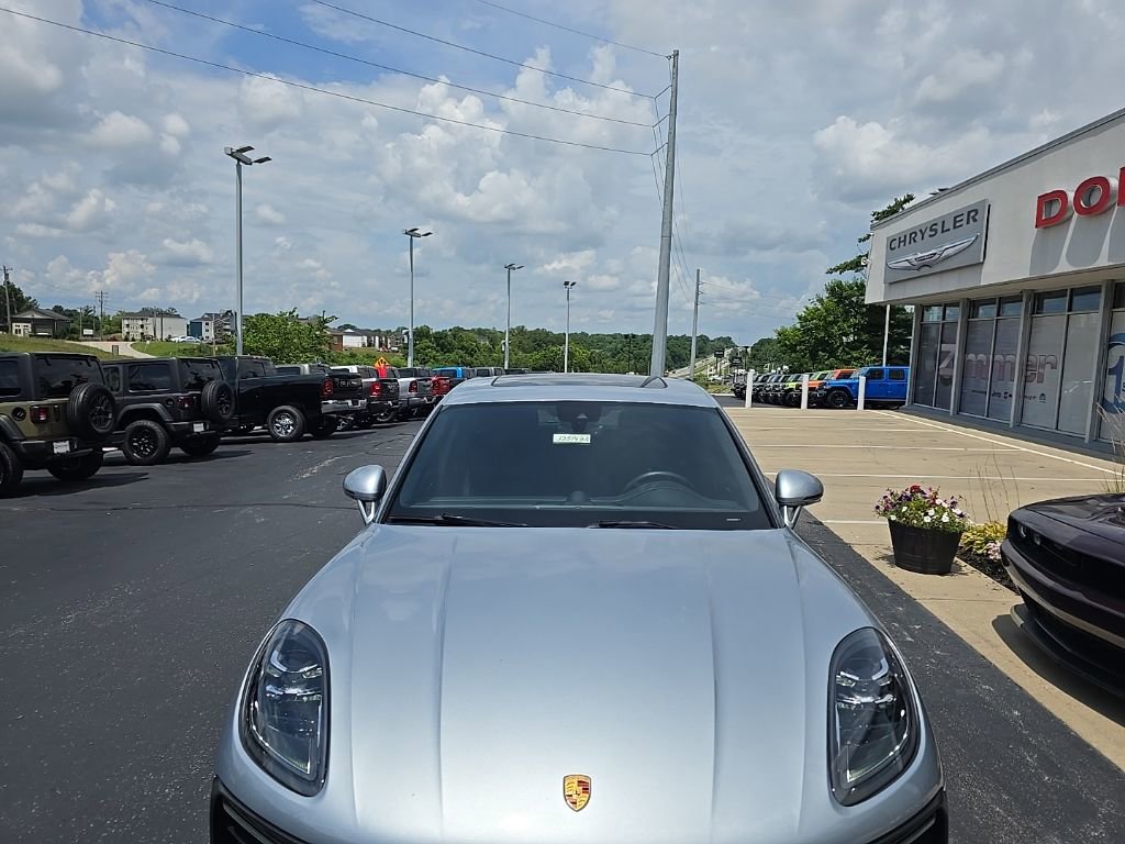 Used 2022 Porsche Macan S w/ Premium Package image 5